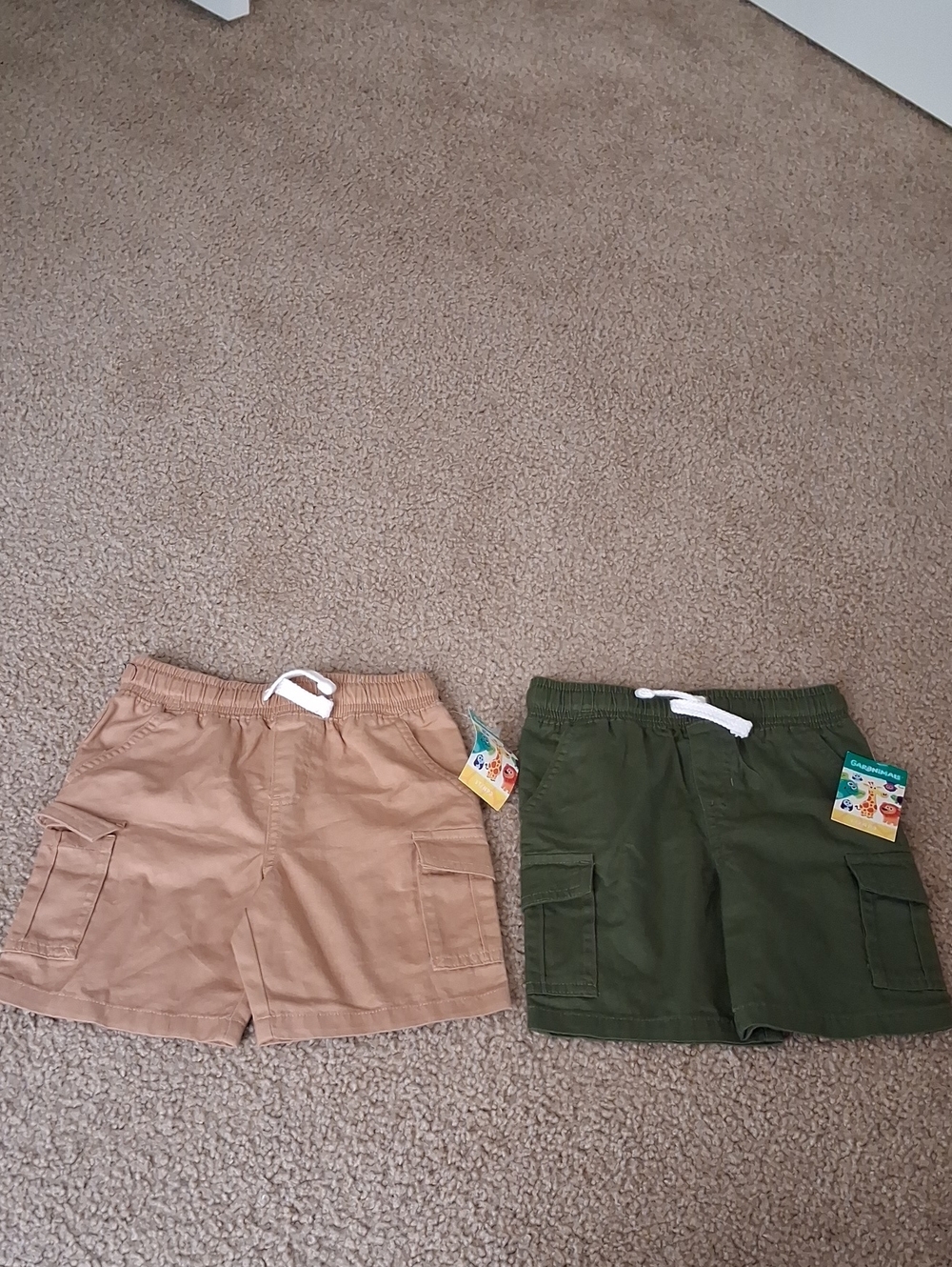 Garanimals 3T Toddler Boys Solid Cargo Shorts in Tan and Dark Olive Green